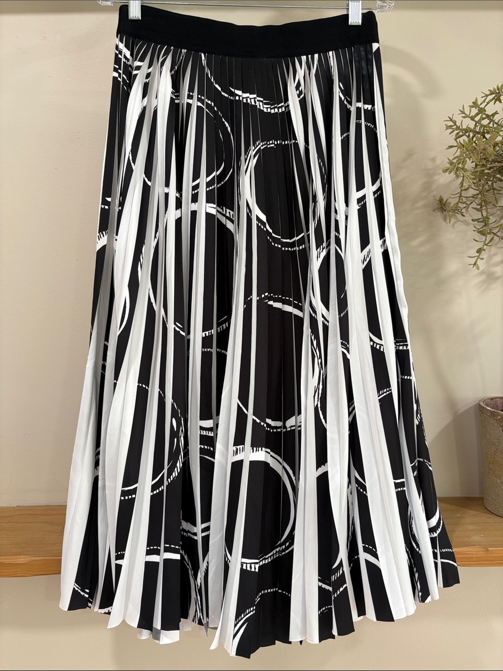 Chico’s Black Label Bubbles Pleated Midi Skirt, Size M - Picture 6 of 12
